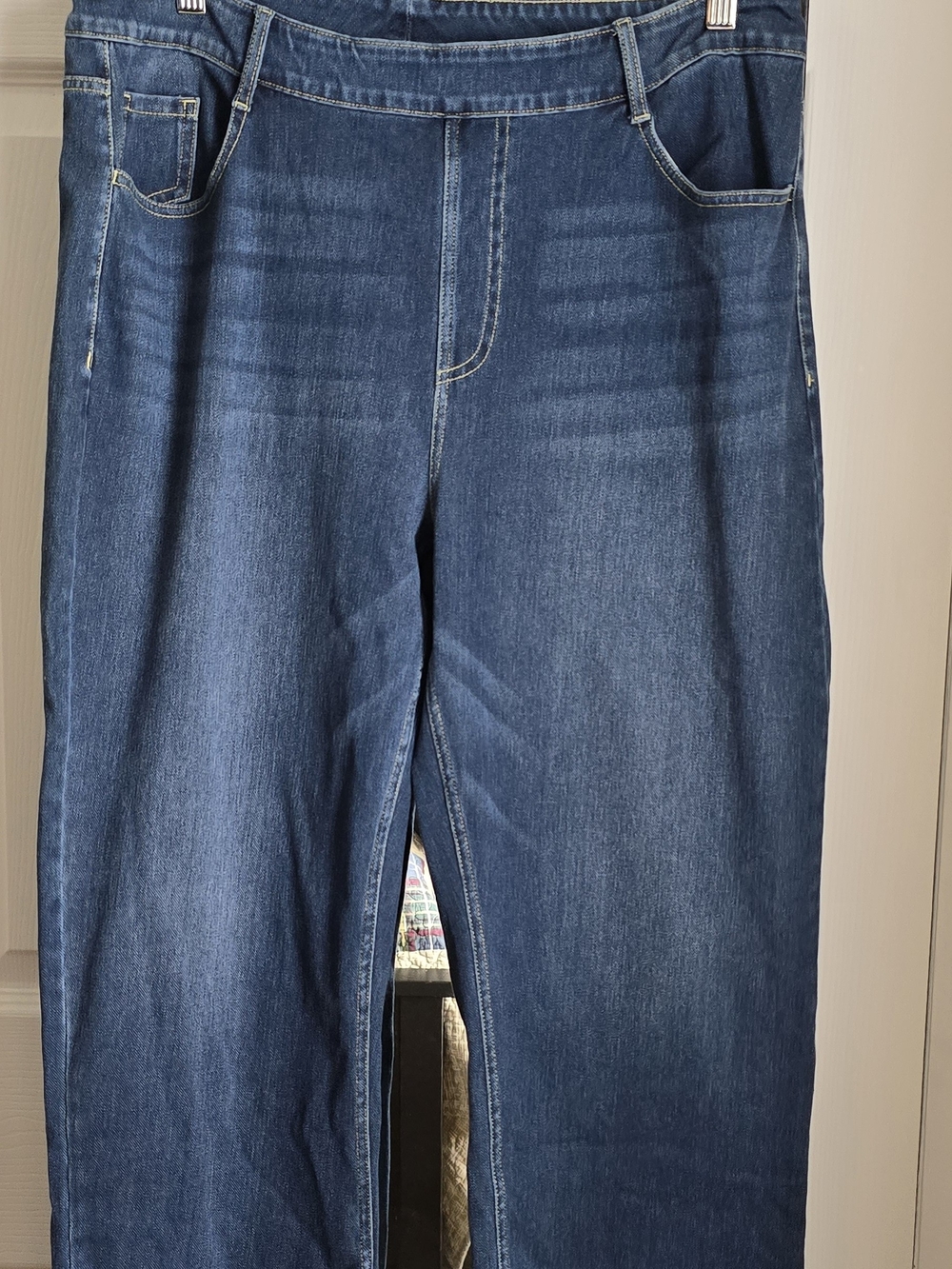 HALARA Straight-Leg Women’s Jeans in Dark Blue Wash